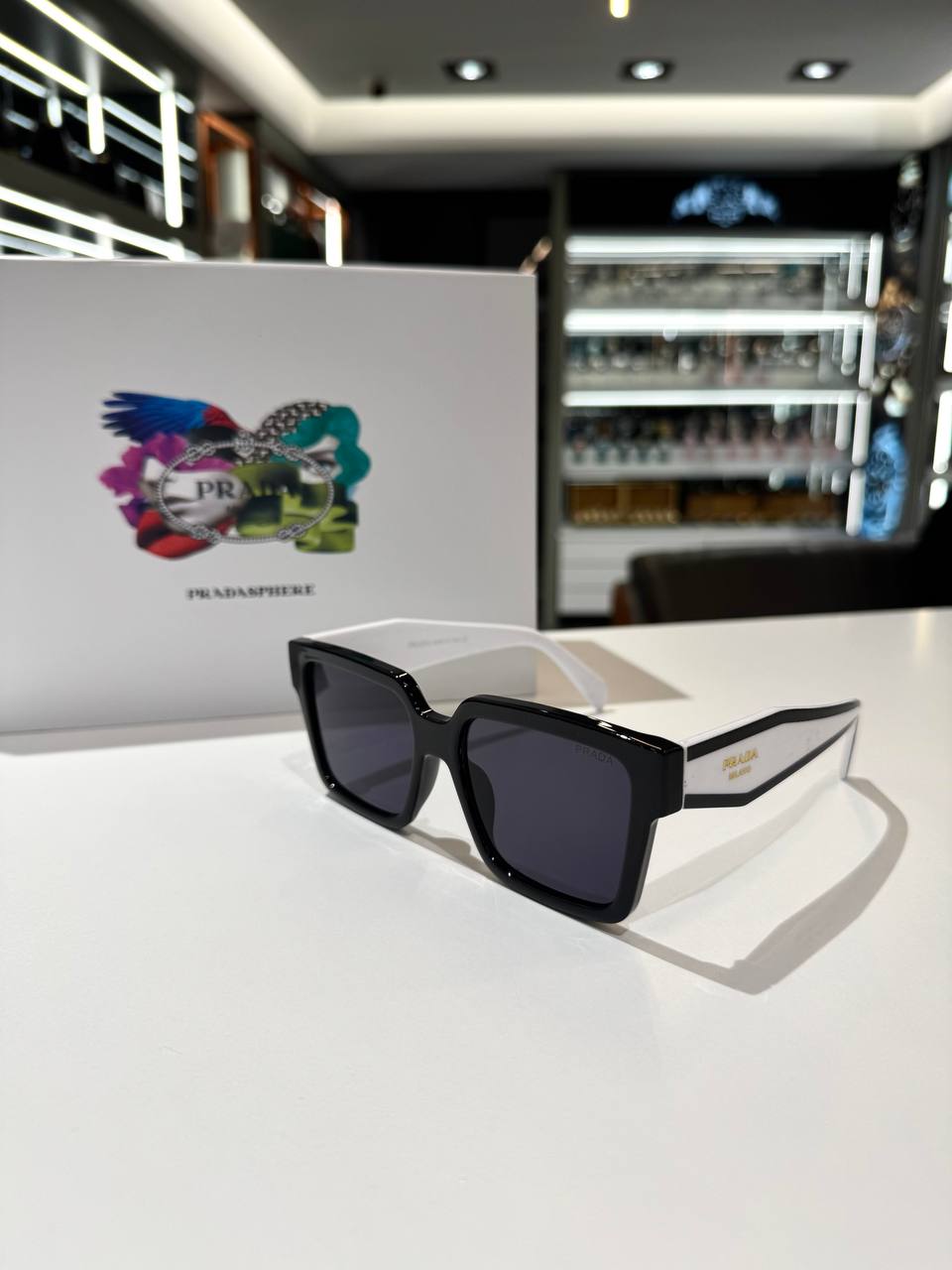 Prada - P87