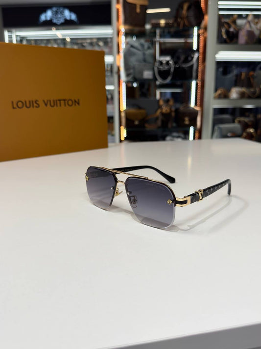 Louis Vuitton - L77